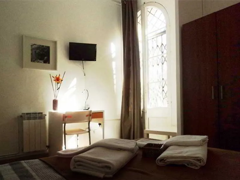 Guest house La Isla Hostal Barcelona