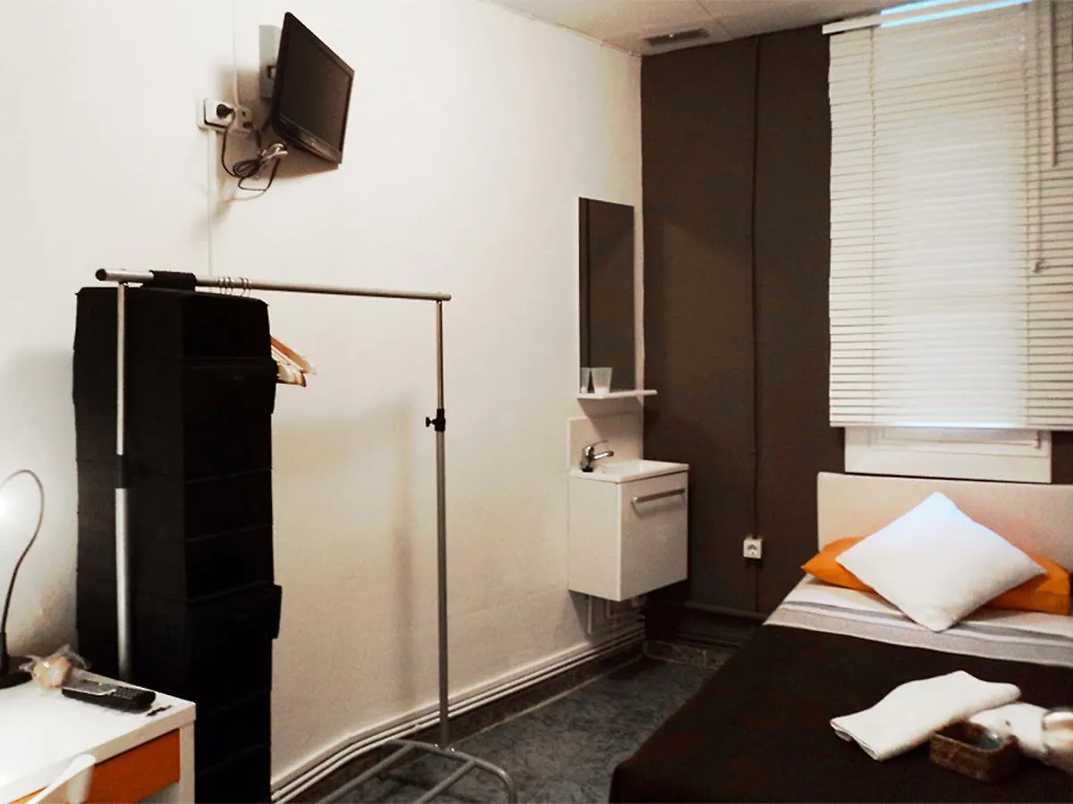 ** Guest house La Isla Hostal Barcelona Spain