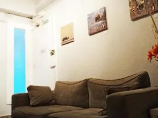 La Isla Hostal Barcelona Guest house