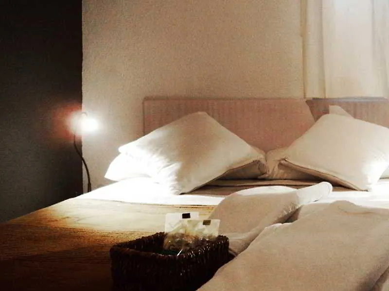 La Isla Hostal Barcelona Guest house