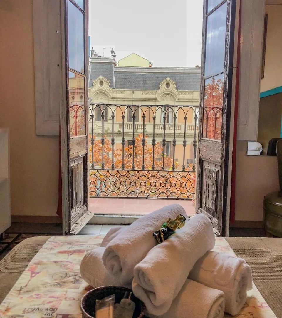 La Isla Hostal Barcelona Guest house