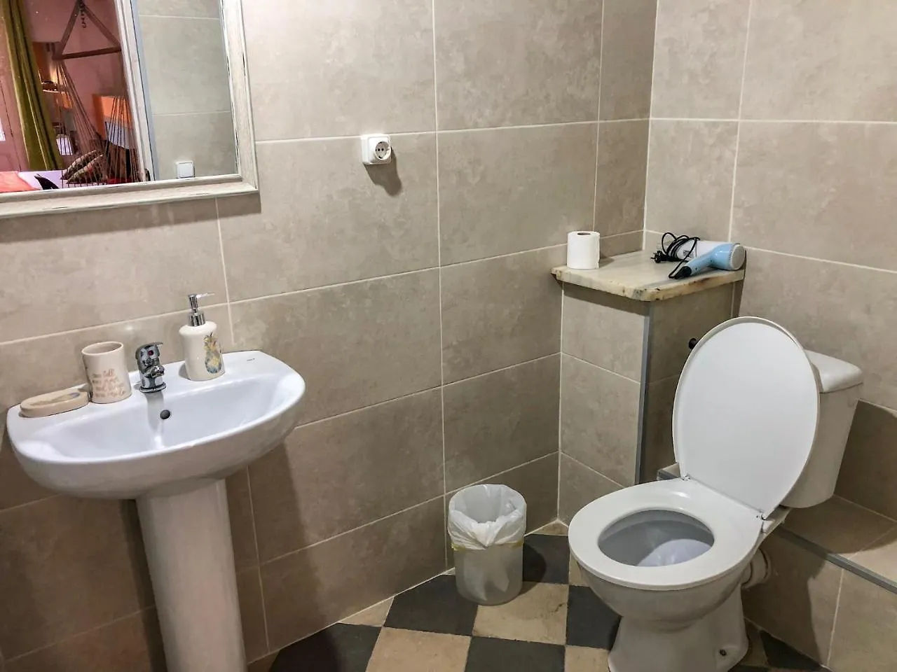 Guest house La Isla Hostal Barcelona