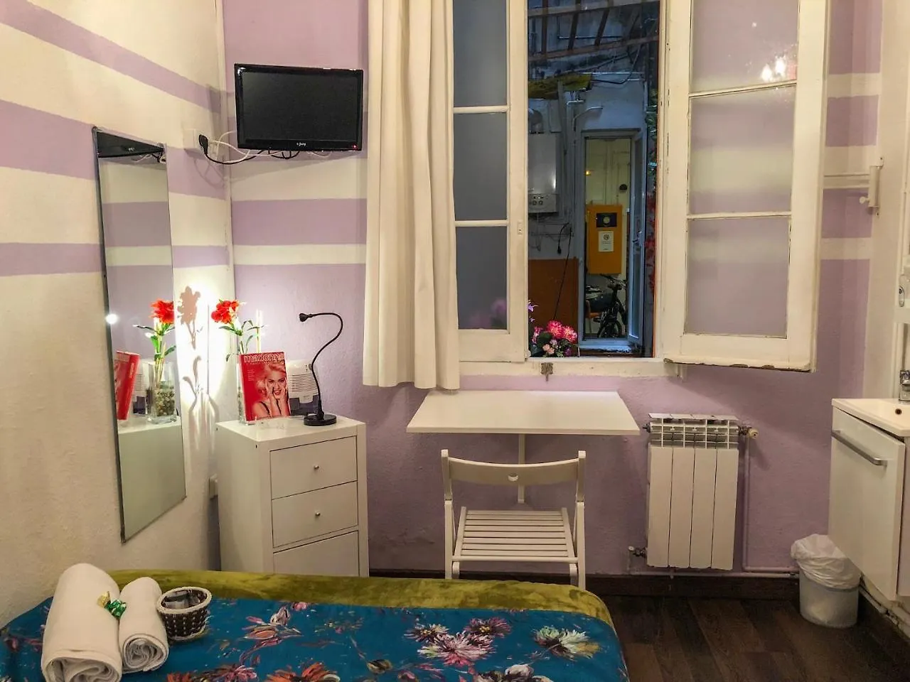 La Isla Hostal Barcelona
