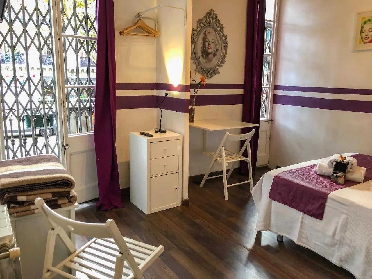 La Isla Hostal Barcelona Guest house